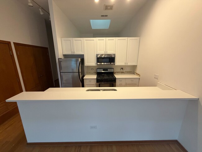 Building Photo - Gorgeous 2 Bedroom Apartment in Avondale - Laundry In Unit 03
