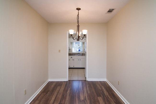 Photo - 1536 Coombs Dr