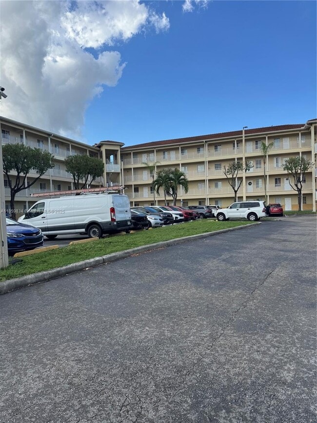 Building Photo - 6940 NW 179th St Unit 405-7 Rental