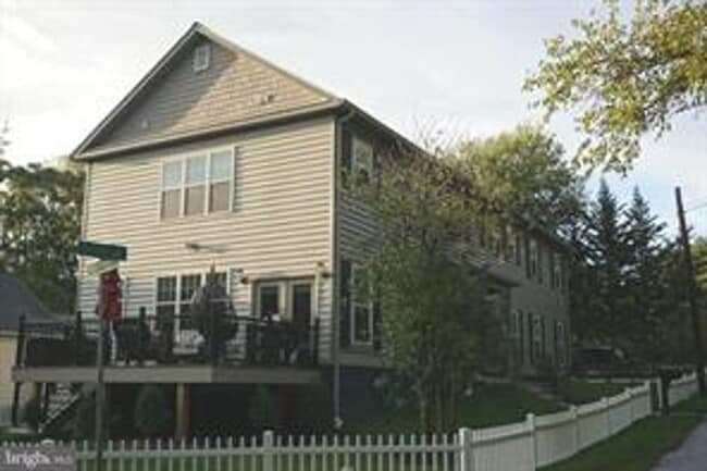 208 Bryan Ave