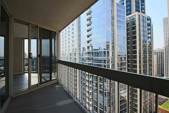 Photo - 2 E Delaware Pl