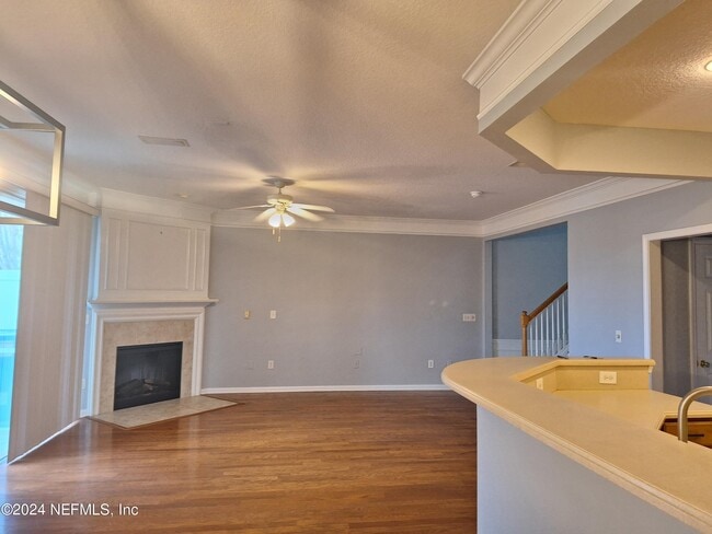 Photo - 11172 Castlemain Cir W