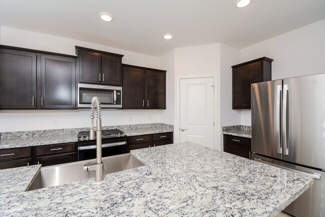 Photo - 19901 W Badgett Ln