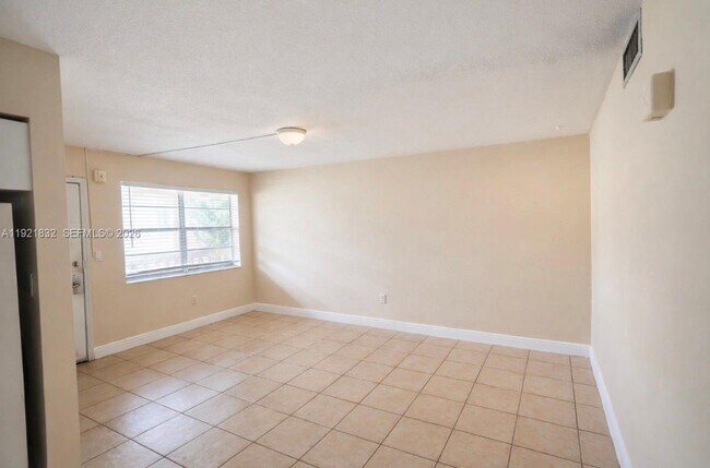 Photo - 12275 NE 19th Ave Unidad 11