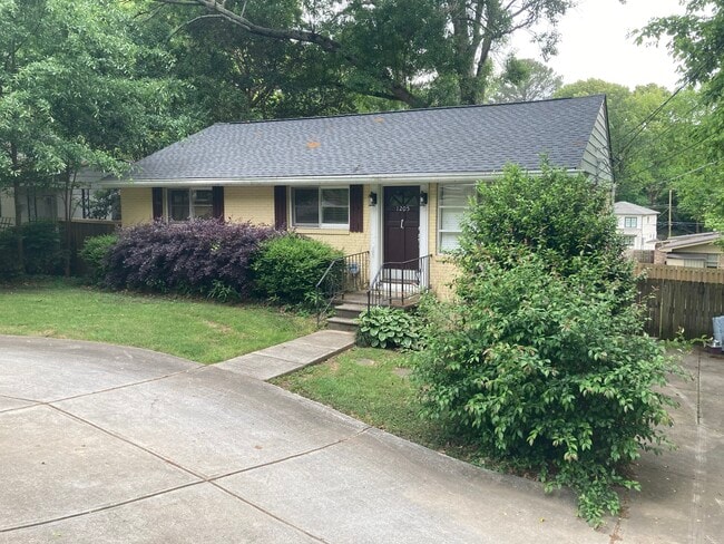 Photo - 1205 Ogilvie Dr NE