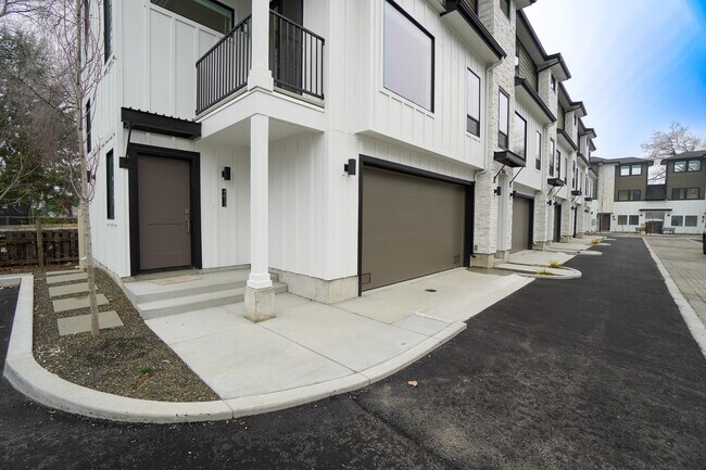 Photo - 4613 Iota St