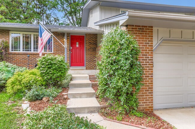 Photo - 577 Hilltop St