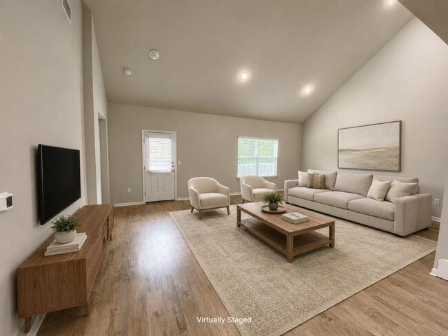 2205 Bettylou Ln
