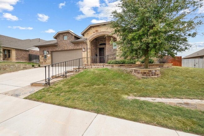 Photo - 521 Betony Lp