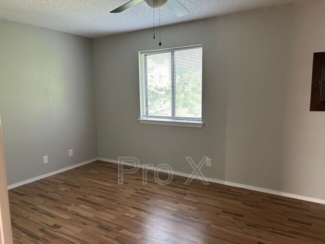 Photo - 1045 S Happy Hollow Rd Unidad #3