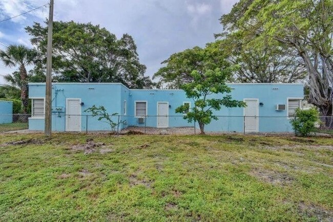 Photo - 3000 Broadway Ave