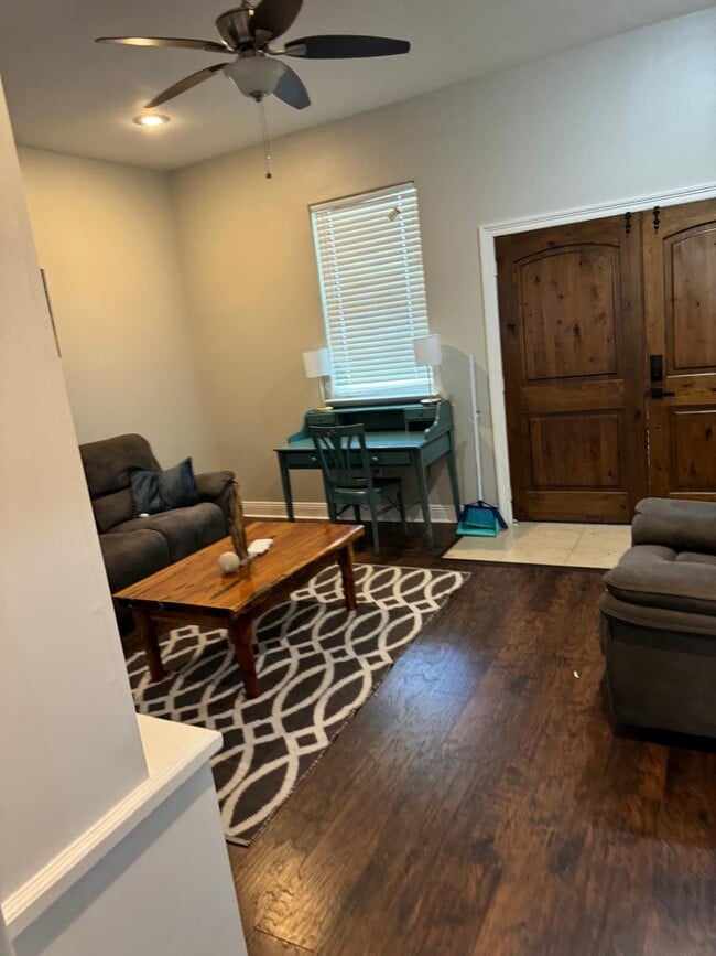 Photo - 4261 Carlene St