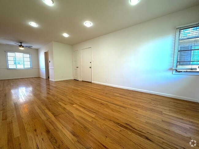 Building Photo - Top Floor Hollywood 1Bed/1Bath Walking Dis... Unit 1911.25 Rental