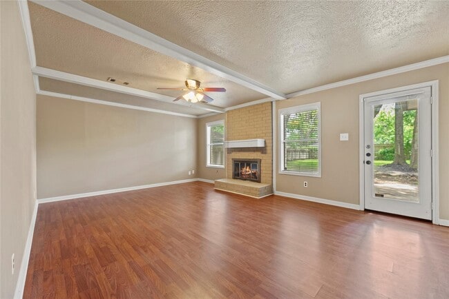 Photo - 16325 St Helier St
