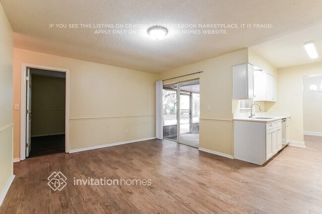 Photo - 543 Willow Way