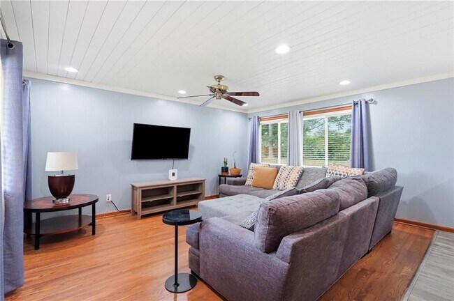 Photo - 1808 Sandy Plains Rd