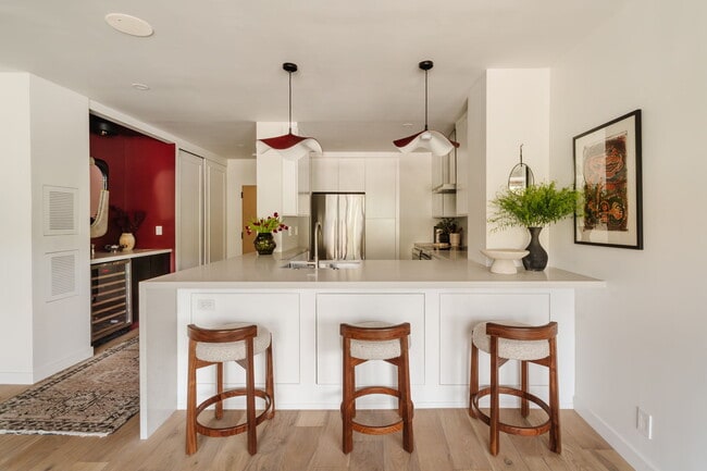 Building Photo - 999 N Doheny Dr Rental