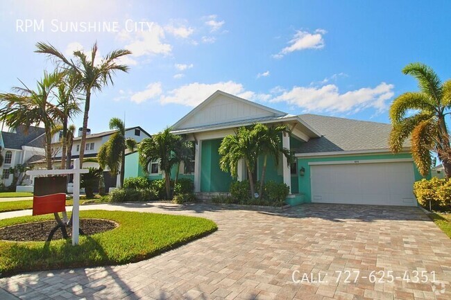 Building Photo - Luxury Island Living: Stunning 4-Bedroom H... Rental