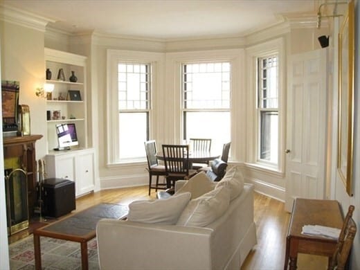 Building Photo - 302 Commonwealth Ave Unit D