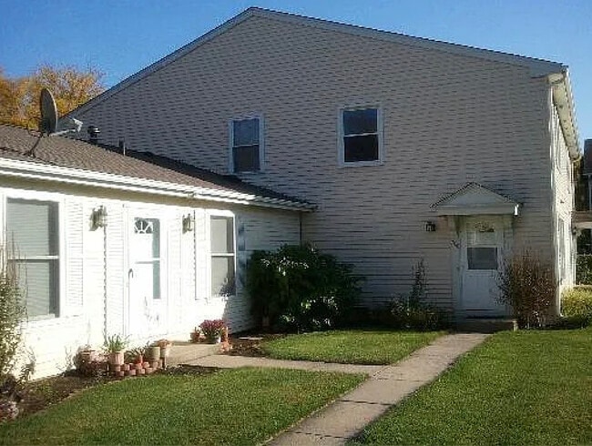 Building Photo - 206 Sunset Ct