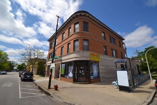 Building Photo - 3124 N California Ave