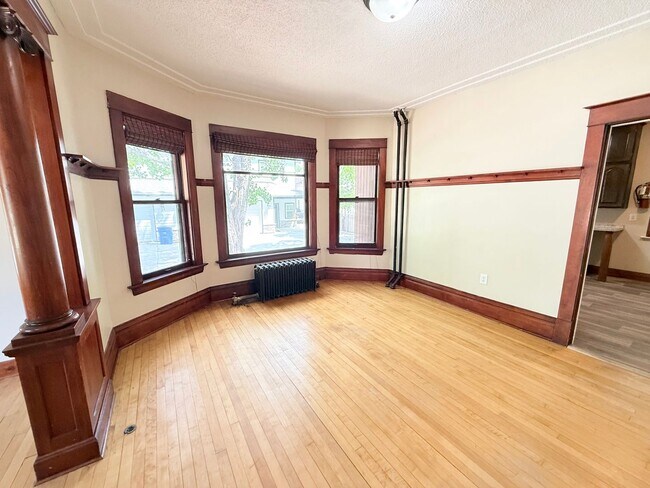 Photo - 4 Bedroom House Moorhead- AVAILABLE NOW!!