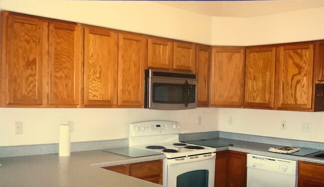 Spacious kitchen with lots of counter space. Great for entertaining family and friends! - 6735 Delmonico Dr Condo Unit 303