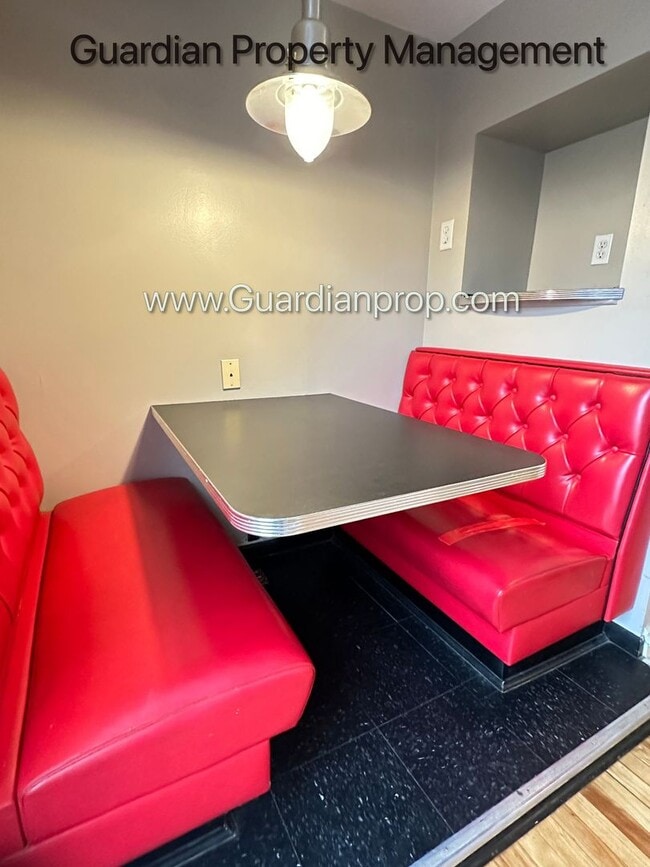 Photo - Kenwood Apartment, Private Entry, Parking, Pets Welcome, Video Walk Through Unit #6