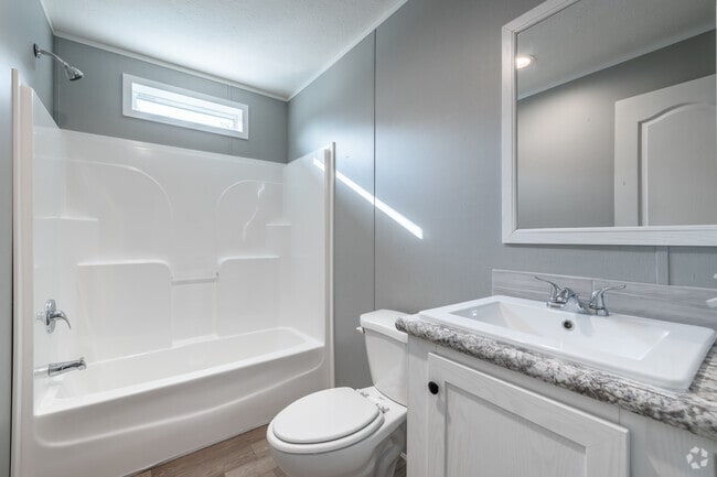 3BR, 2BA - 1,216SF - Fleetwood Wildcat Sandalwood - Second Bathroom