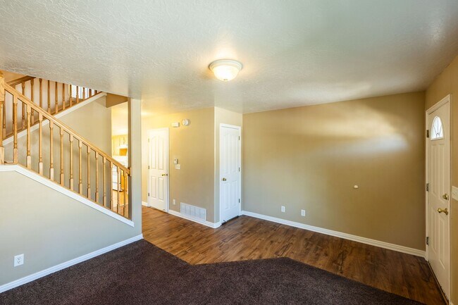 Photo - CALL TYE DIRECTLY FOR SHOWINGS AND APPLICATION DETAILS 208-313-6062. 2 Bed -1.5 Bath townhome in ...