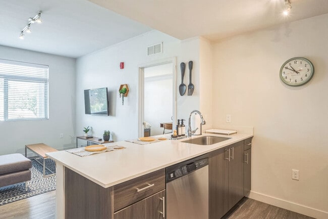 Photo - 1825 W Beacon St Unidad ID1261700P