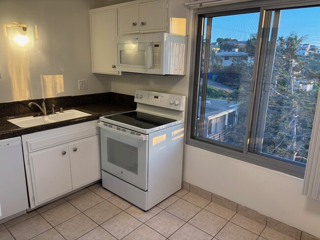 Photo - Villa Point Loma Apartments