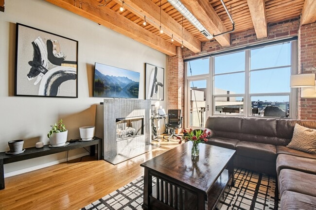 Building Photo - 333 S Desplaines St Unit 512