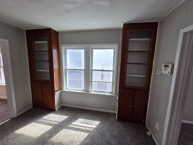 Building Photo - 3081 E 67th St Unit Down