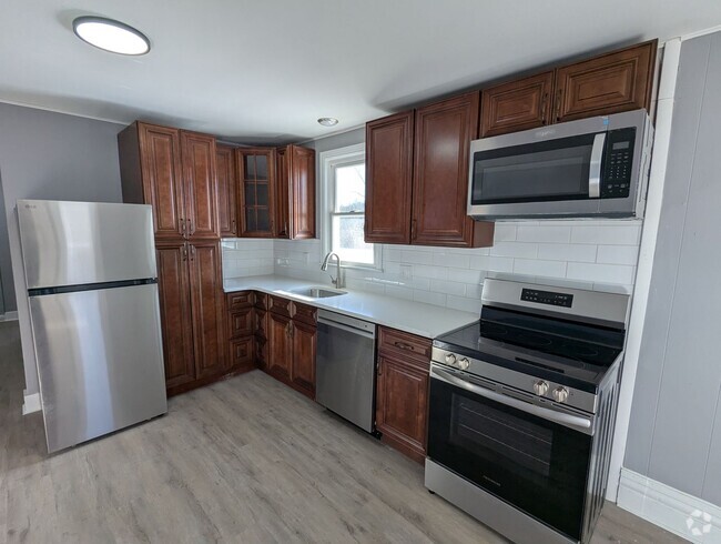 Building Photo - 15 Main St Unit 1 Front Rental