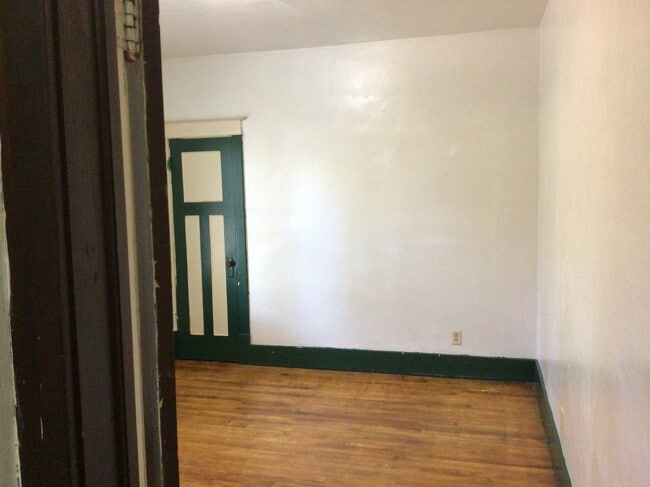 Photo - 505 E May St
