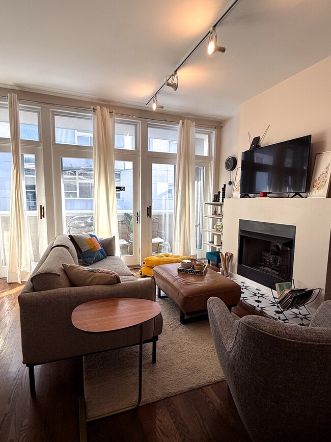 Photo - 943 W Huron St