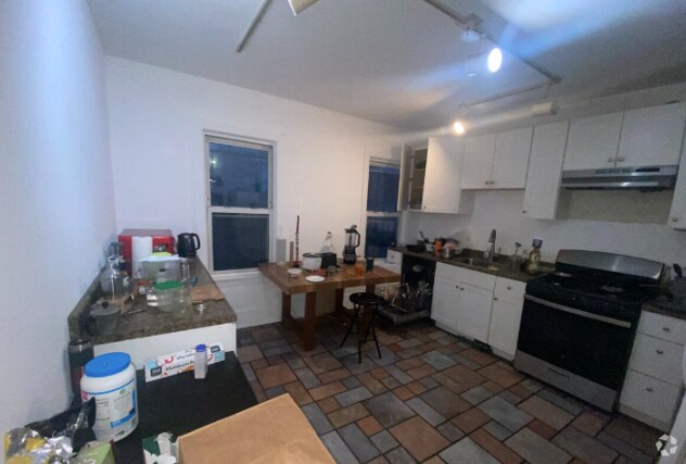Building Photo - 8 Sewall St Rental