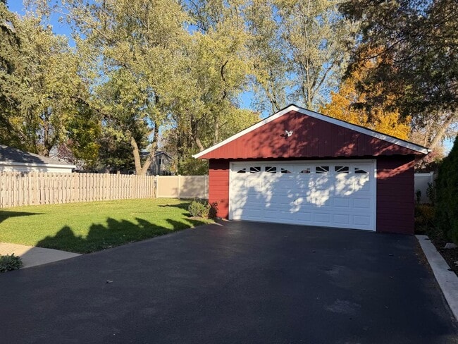 Photo - 53 N Main St