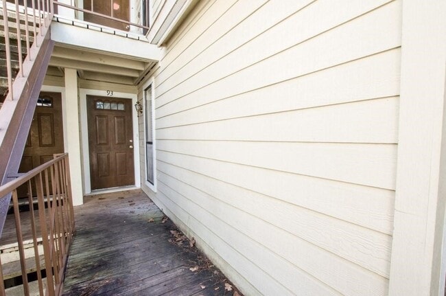 Building Photo - 3500 Tangle Brush Dr Unit 93