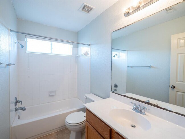 Photo - 13504 Richard Nixon St