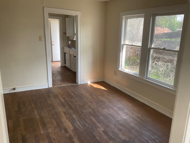 Photo - 1825-1823 Reuter Ave