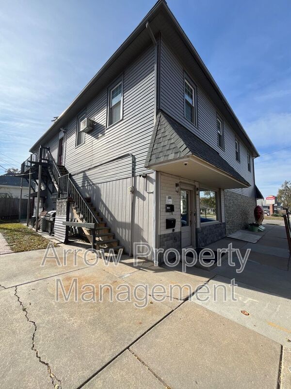 Building Photo - 2004 S 10th St Unit 2