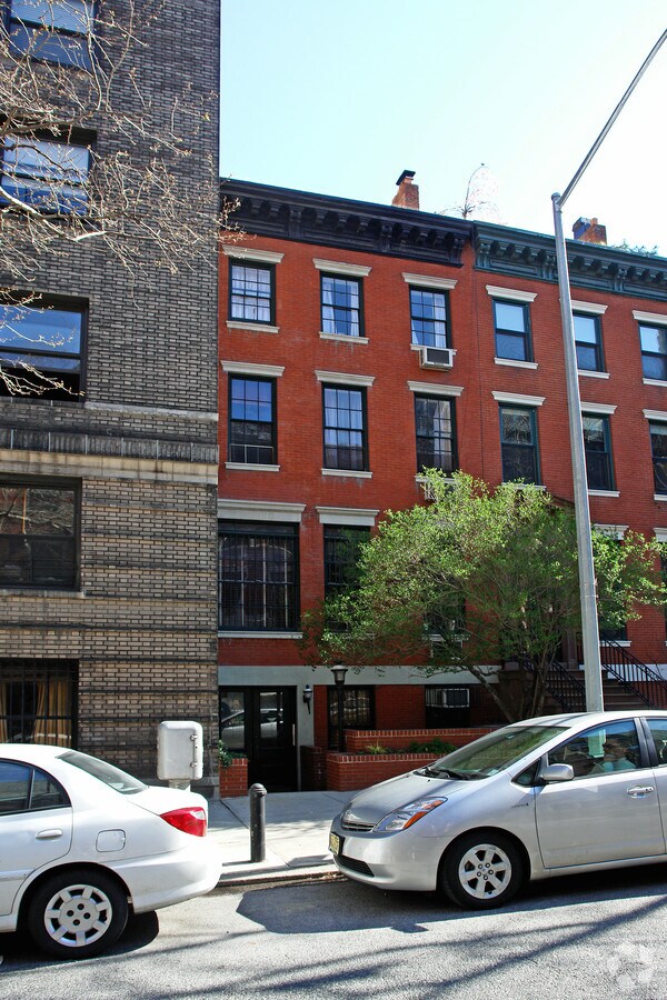 Photo - 39 W 83rd St