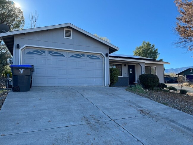 Photo - Modern, updated 3B/2B with fenced yard and sun room in Cottonwood