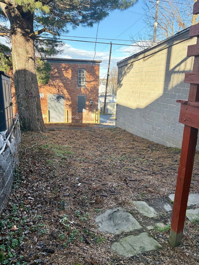 Photo - 839 E Orange St Unit 1