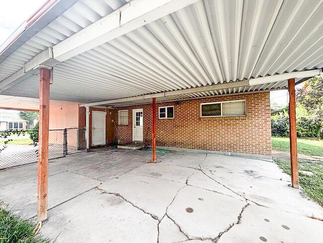 Photo - Perfect Location - Private Backyard - 3 be...