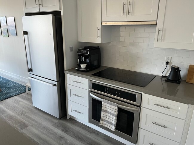 Kitchen Appliances - 222 S Central Ave Unit 340