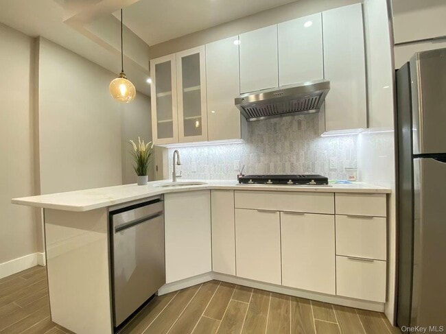 Photo - 89-21 69th Rd