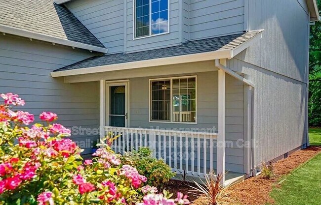332 NE Carmen Pl